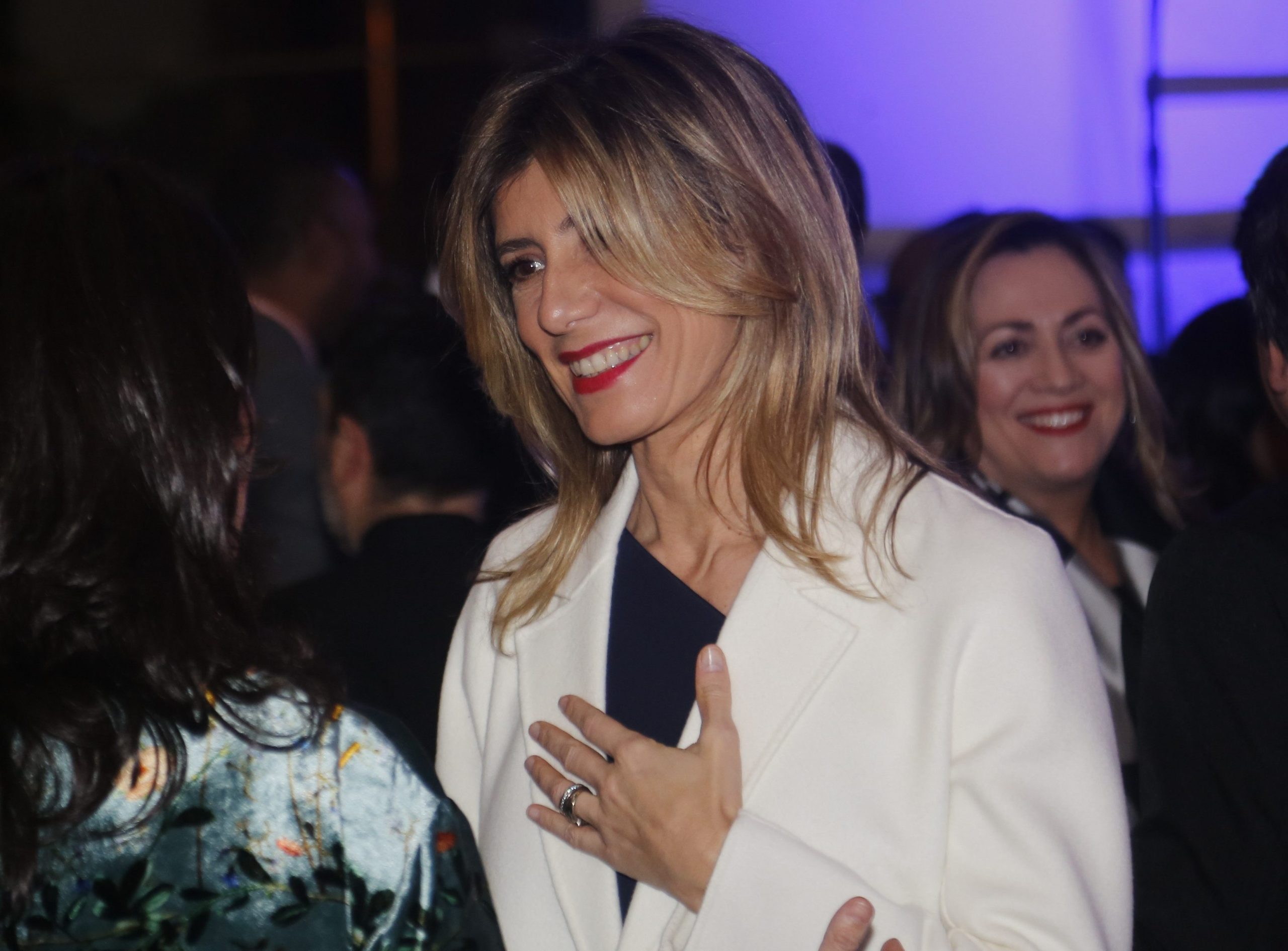 La esposa del presidente del Gobierno español proclama su inocencia mientras testifica en un caso de corrupción y tráfico de influencias