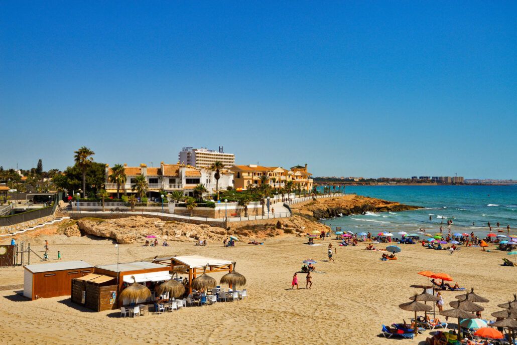 La UE amenaza el futuro de los chiringuitos de playa en España