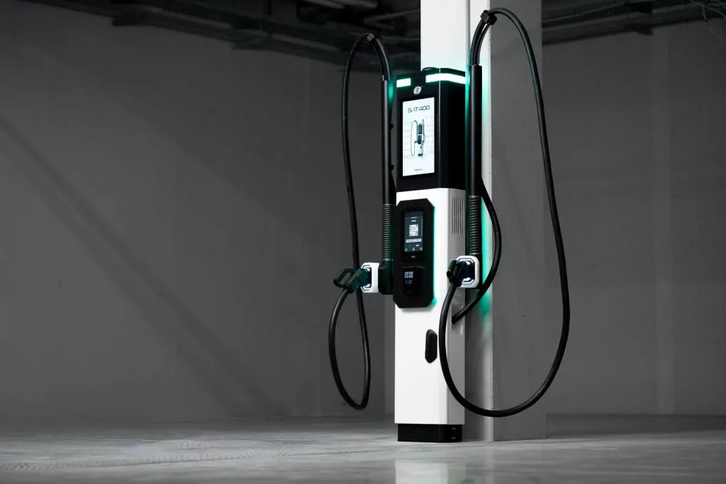 Los beneficios comerciales de instalar cargadores de vehículos eléctricos en centros comerciales y centros comerciales