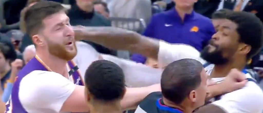 Naji Marshall golpeó a Jusuf Nurkic después de recibir una bofetada durante Mavs-Suns