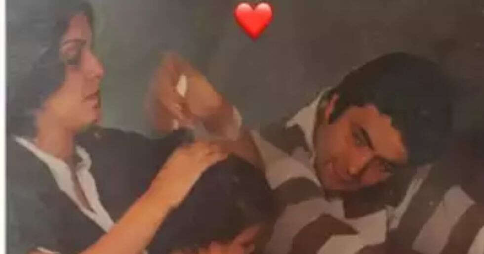 Rishi Kapoor mira adorablemente a Riddhima Kapoor Sahni en esta foto de retroceso