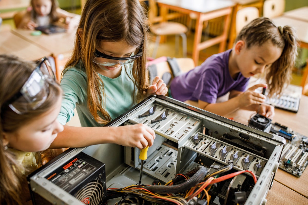 Los estereotipos tecnológicos desalientan a las niñas de la informática y la ingeniería desde los 6 años