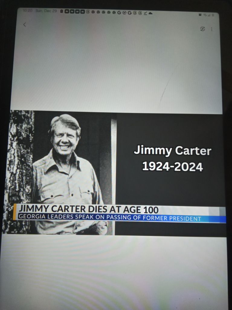 Estas imágenes muestran el contraste entre el presidente Jimmy Carter, un hombre de carácter, y Donald Trump, un hombre que carece de moral, integridad, patriotismo y competencia.