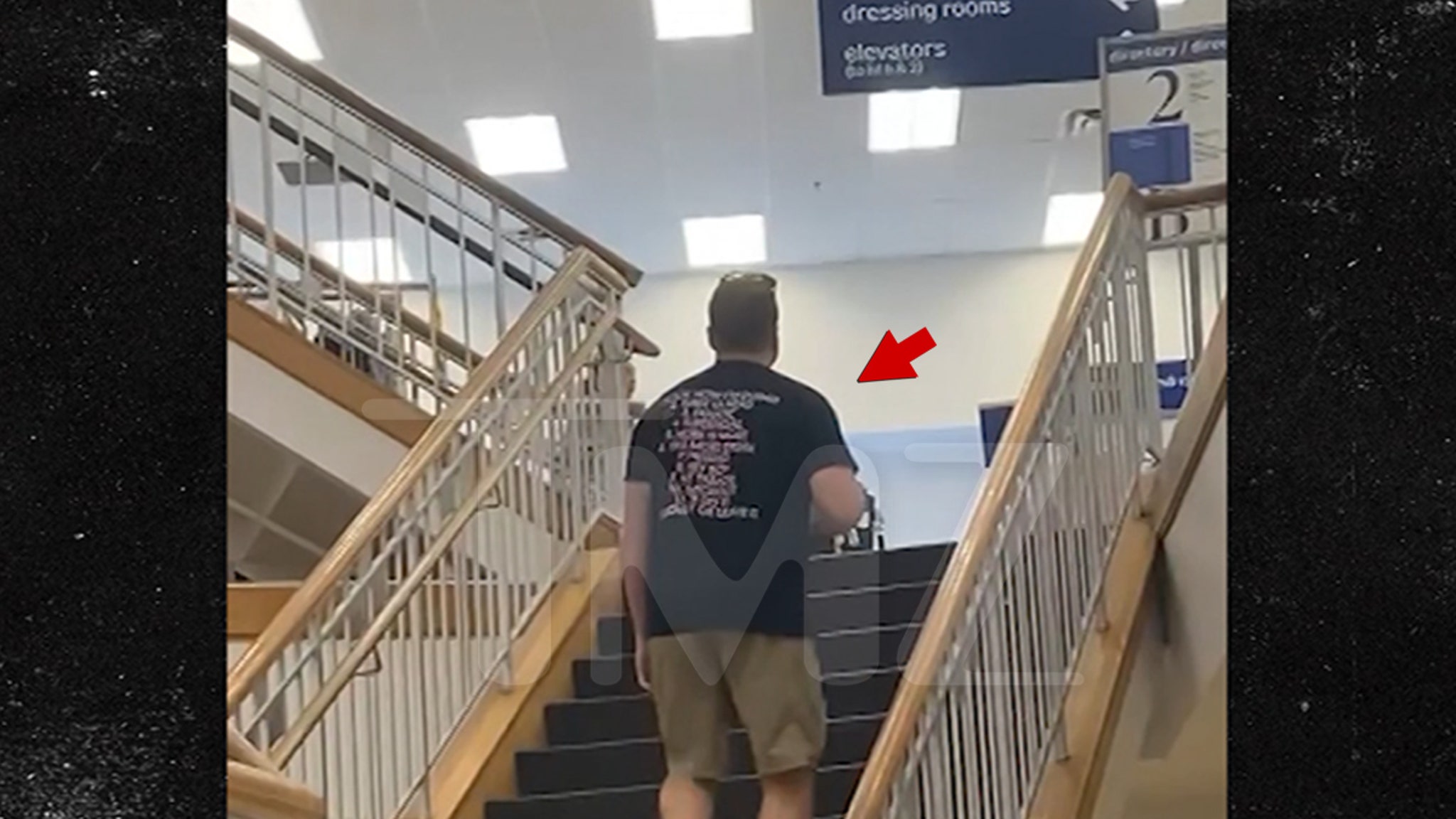Spencer Pratt todavía usa la camisa de su espalda días después de que se incendiara su casa