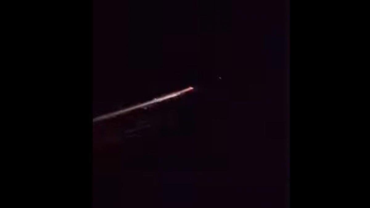 SpaceX Starlink satélite chisporrotea brillante a medida que cae del espacio a través de nosotros (videos)