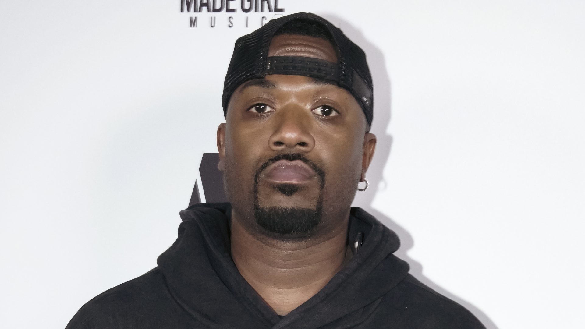Ray J aparece con una nueva apariencia, las redes sociales influyen (VIDEO)