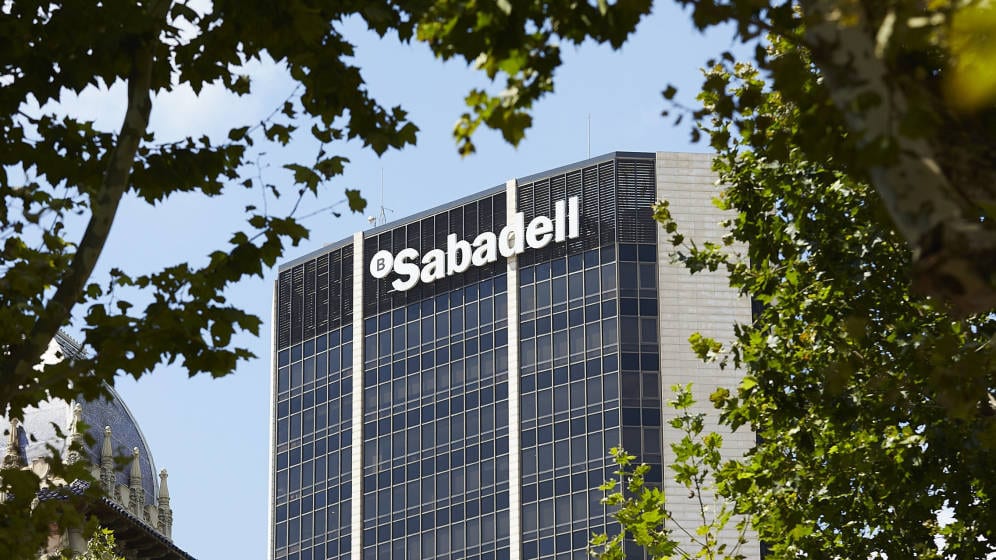 El Banco Sabadell abandonará su sede en Alicante y regresará a Barcelona en medio de una batalla hostil por la OPA con BBVA