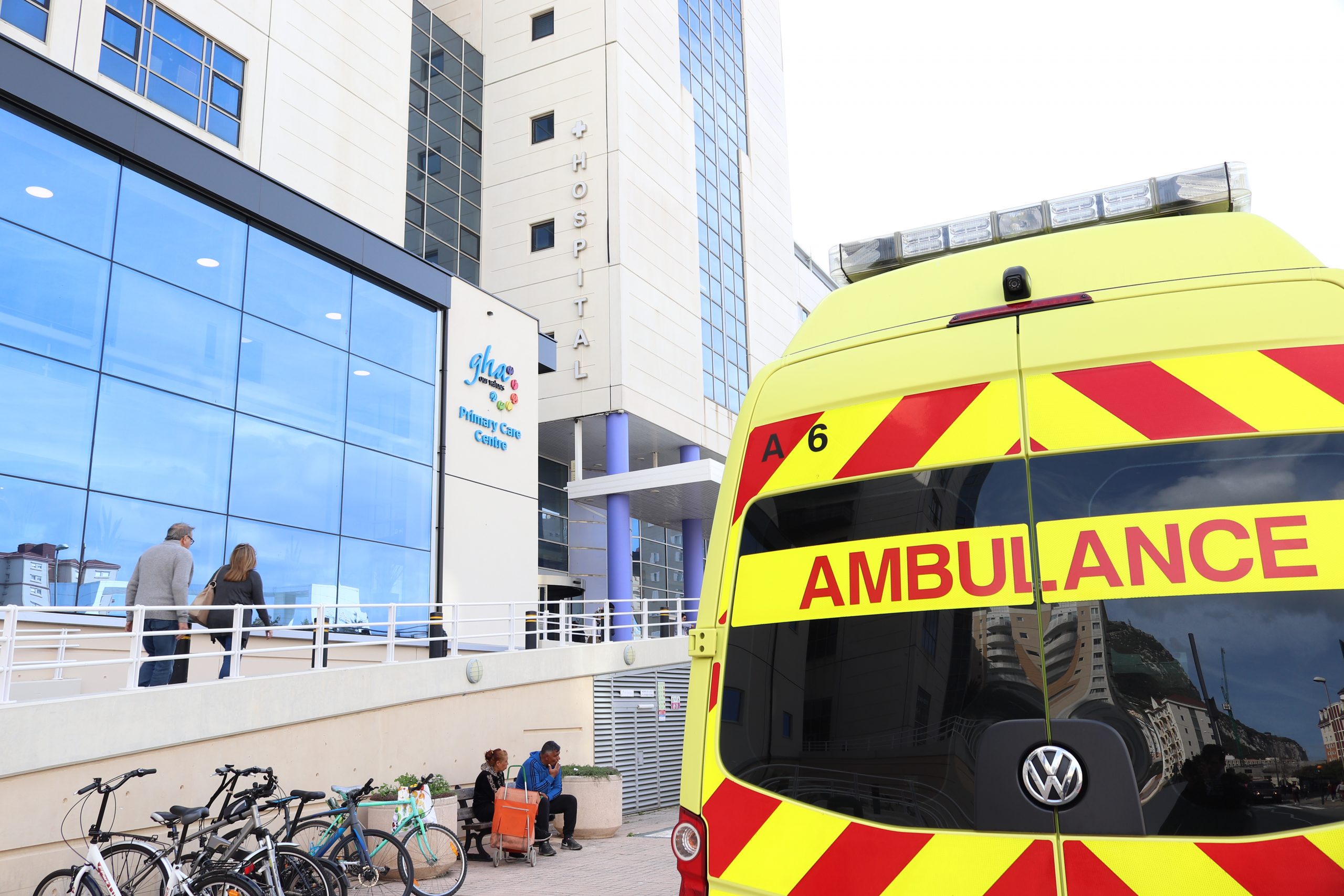 La Autoridad de Salud de Gibraltar defiende el despacho de ambulancia después de quejas sobre la respuesta al bebé de una semana.