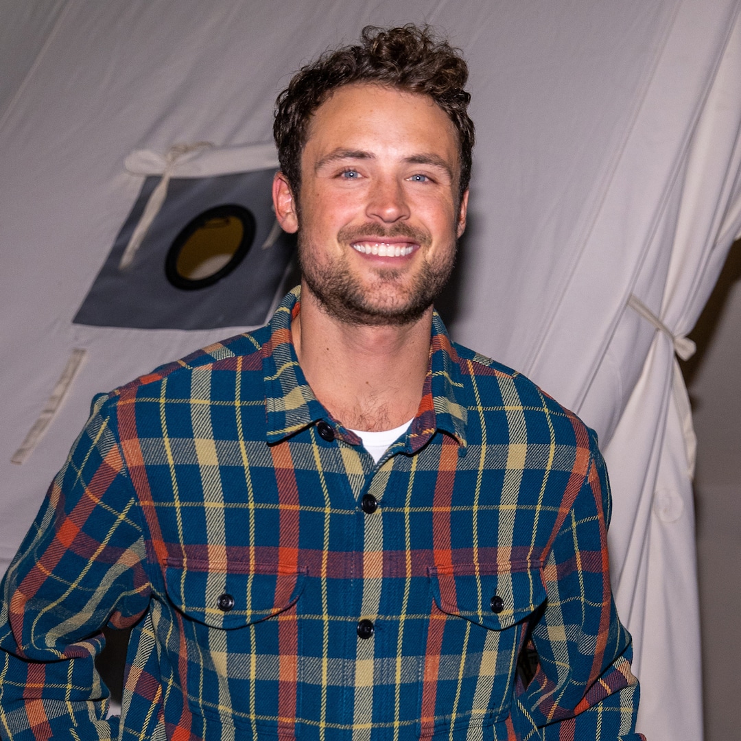 Dylan Efron de traidores dice que está “amando” su nuevo rompecorazones