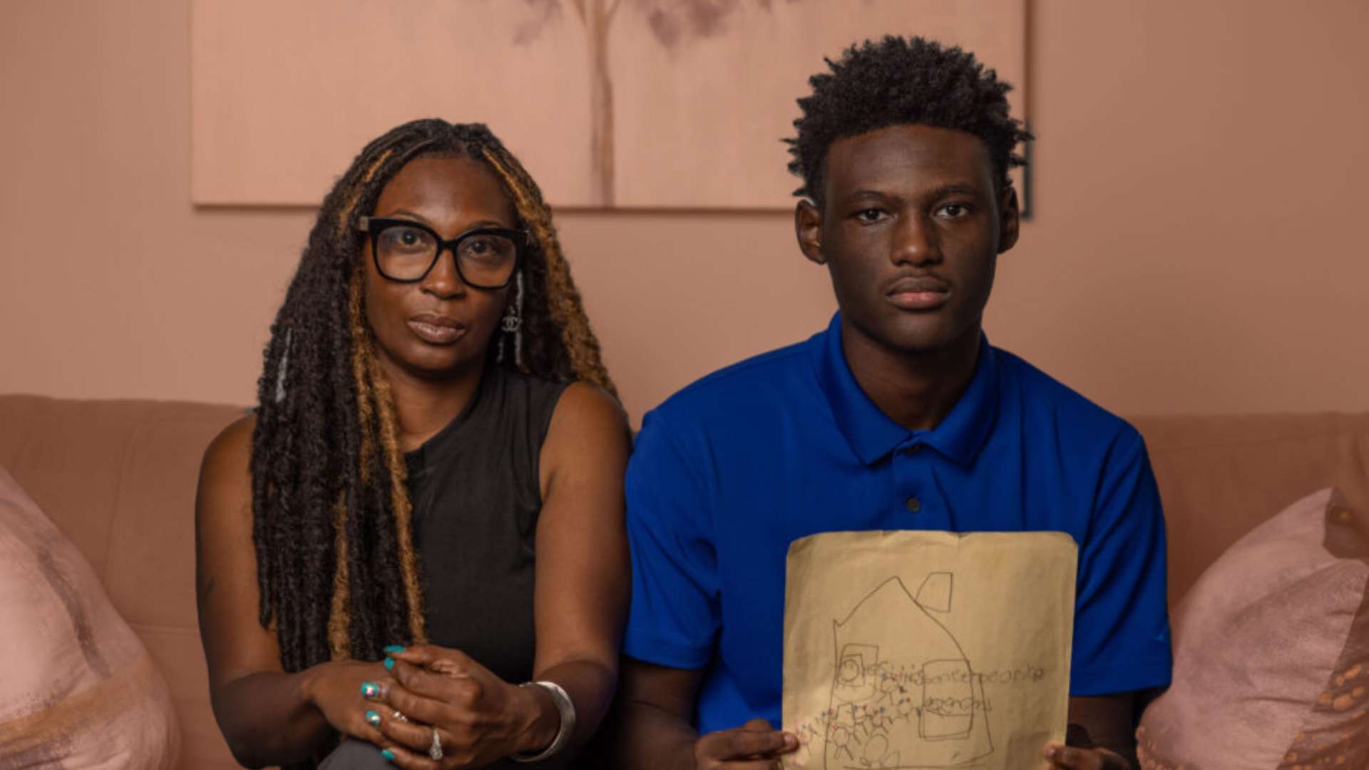 El FBI asaltó erróneamente la casa de esta familia. Ahora la Corte Suprema escuchará su caso.