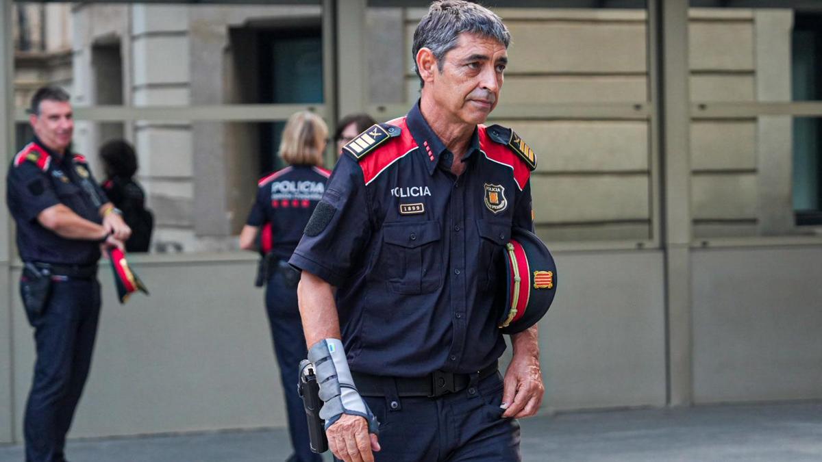 Trapero cambia de destino a uno de los mossos suspendidos por la fuga de Puigdemont
