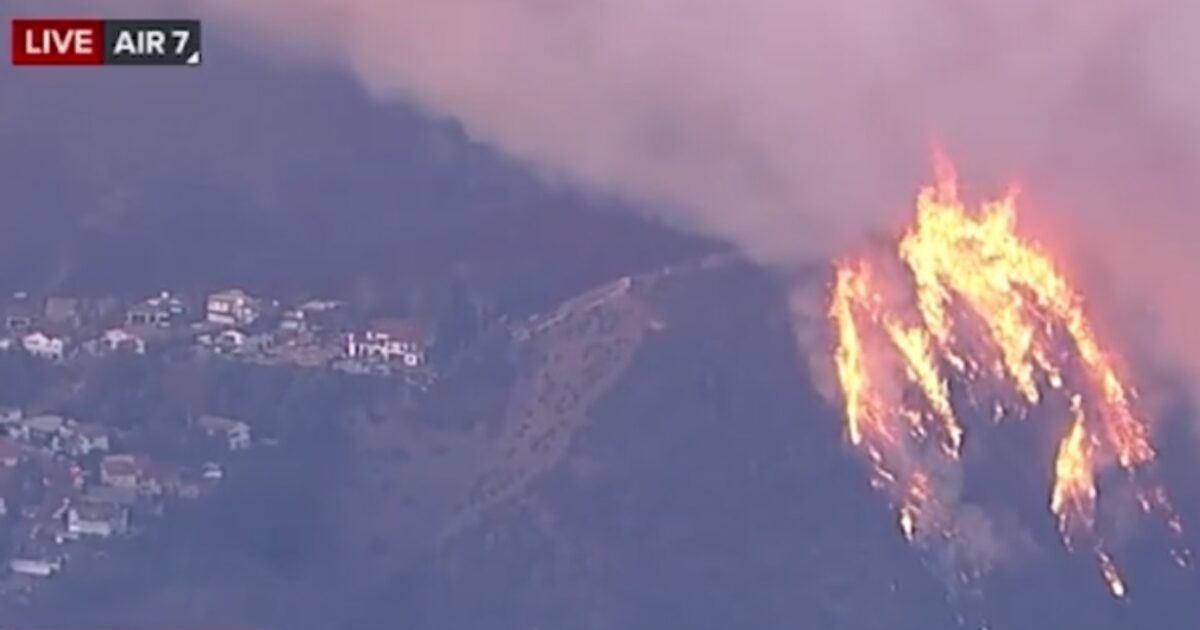 EN DESARROLLO: Incendio de Pacific Palisades explota: Enorme muro de llamas amenaza casas en Brentwood (VIDEO) | El experto en puerta de enlace