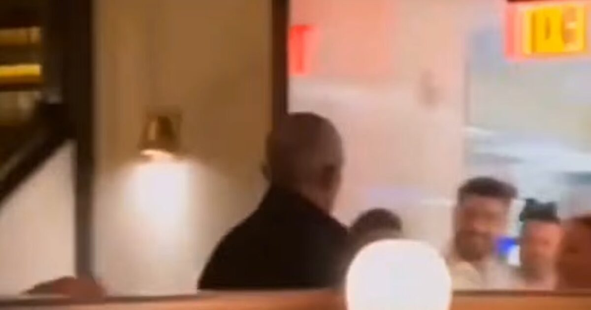 Barack Obama vio en el restaurante Trendy LA sin Michelle como rumores de divorcio Swirl | El experto de la puerta de entrada