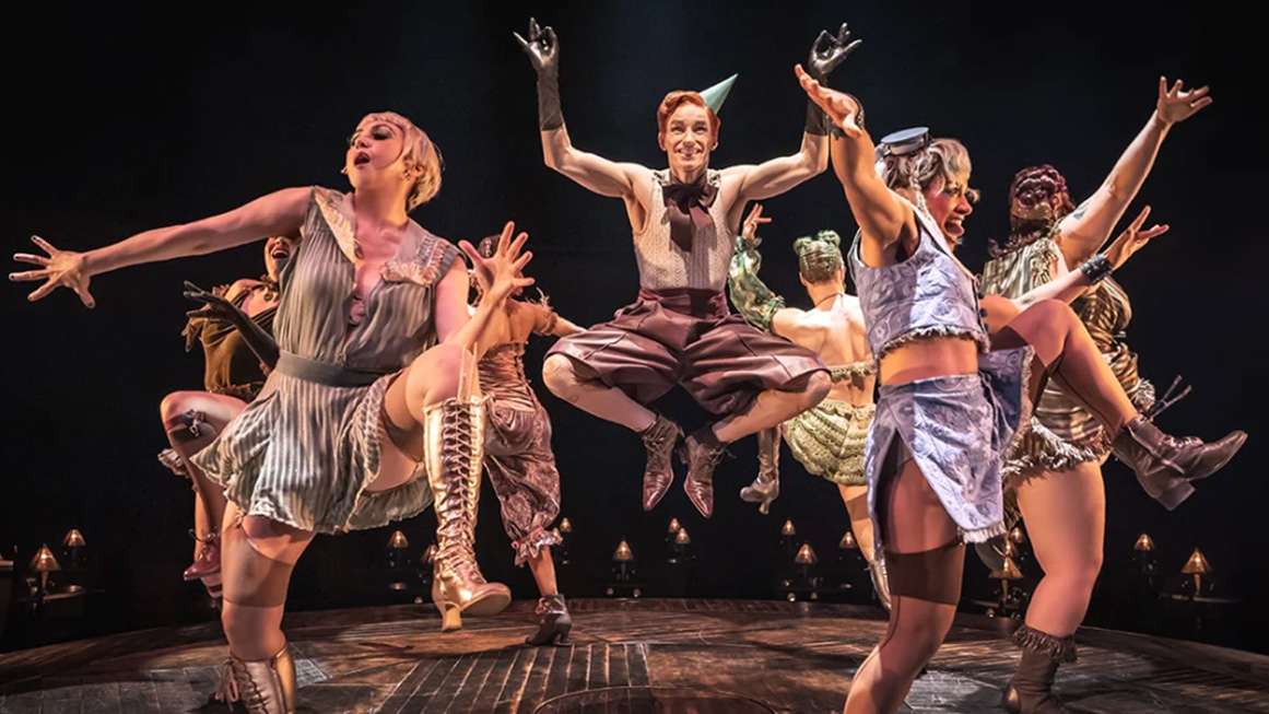 Reseña: el renacimiento de Cabaret en Broadway