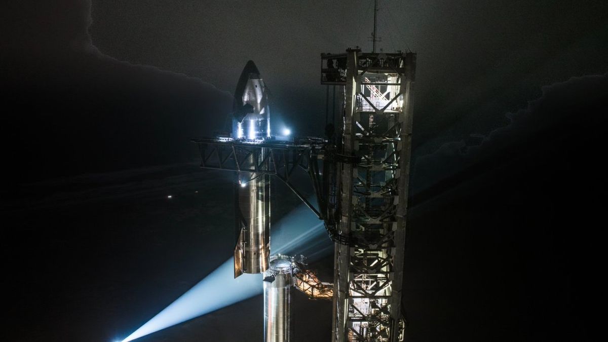 SpaceX ensambla el cohete más grande del mundo para el lanzamiento de prueba del vuelo 7 de Starship (fotos)