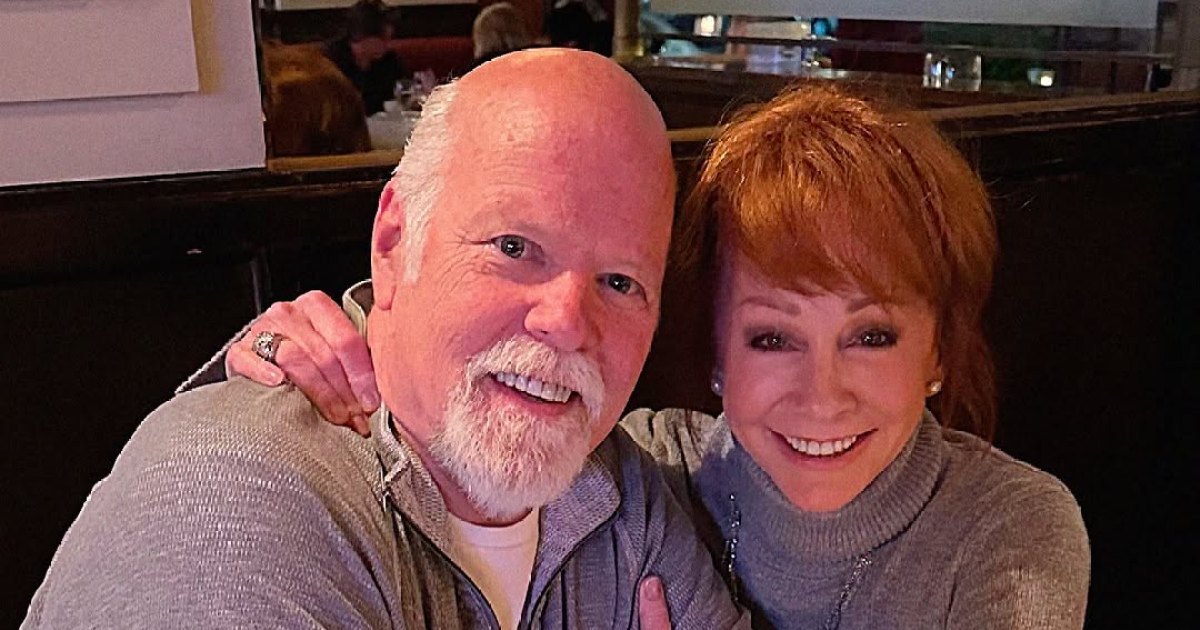 Reba McEntire y Rex Linn celebran su quinto aniversario con una nueva foto