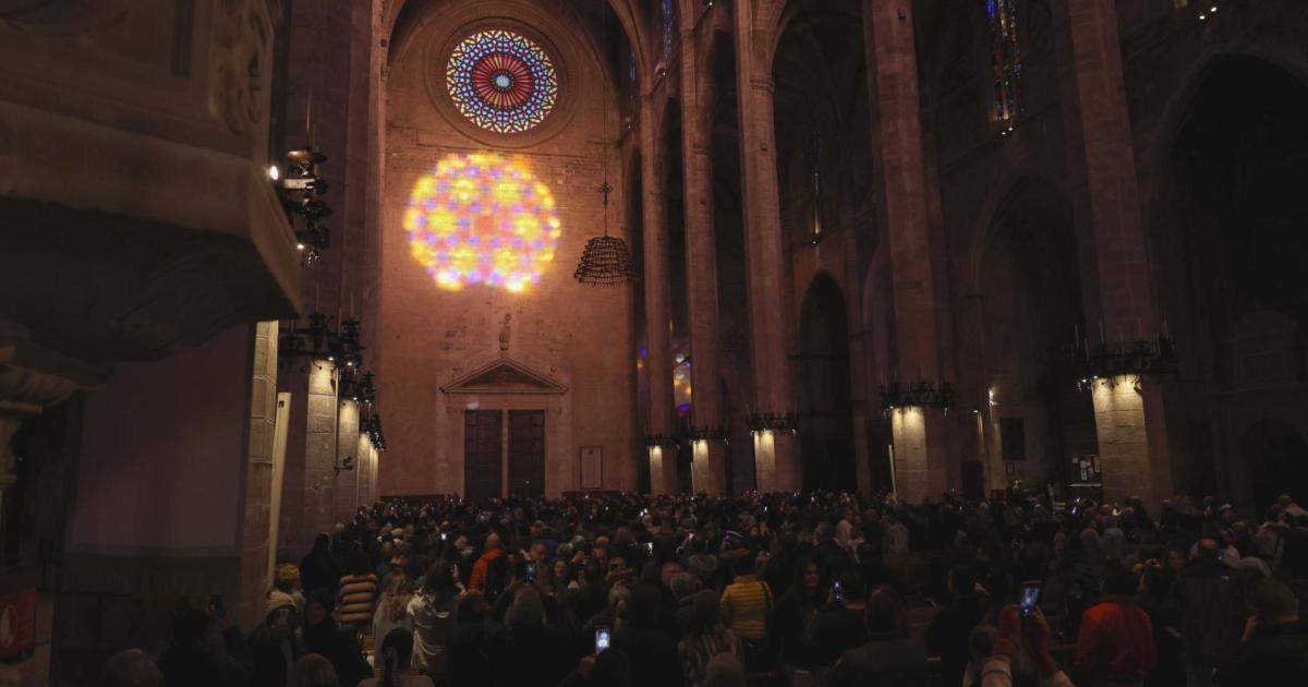 Nublado tan solo una vista fugaz de la catedral ocho