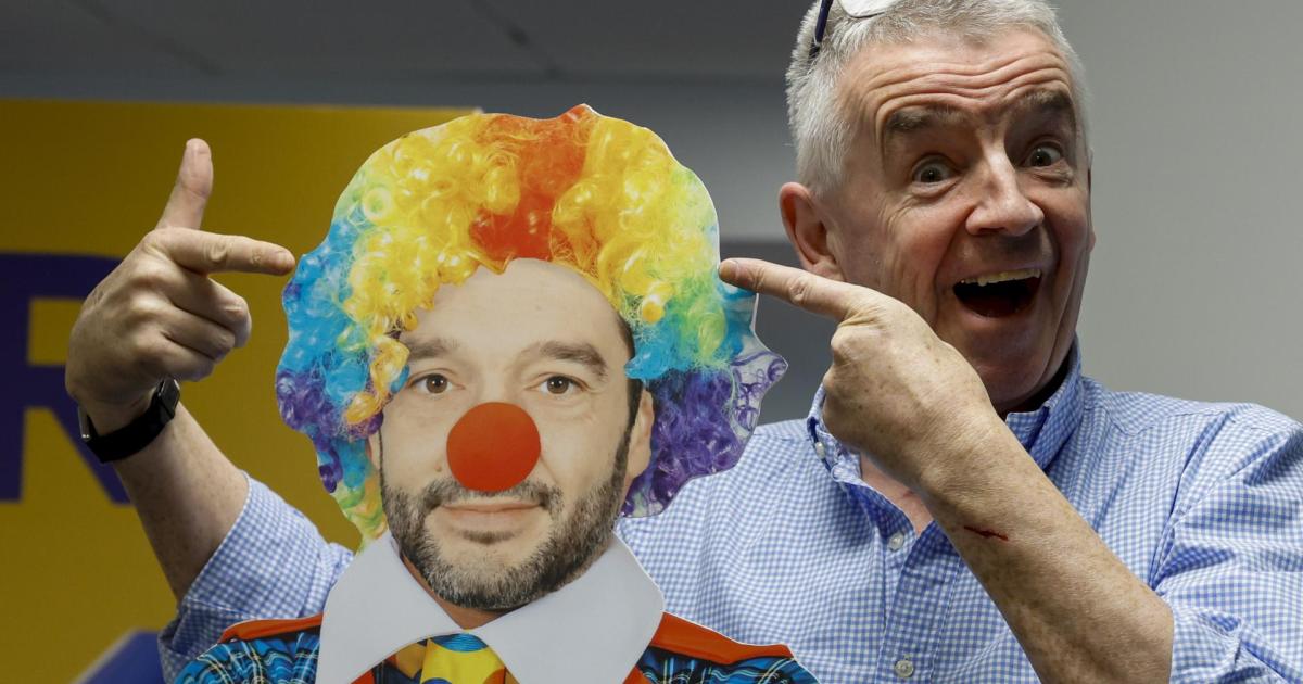 El jefe de la aerolínea golpea al ministro español un “payaso”