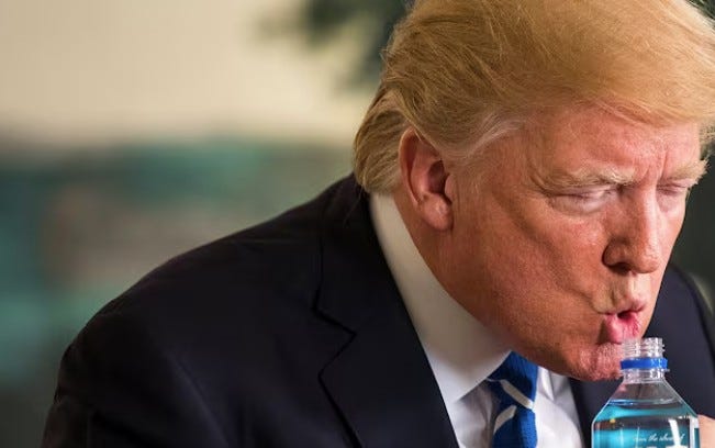 Trump firmará la orden ejecutiva que ahorrando pajitas de plástico, que no están prohibidas