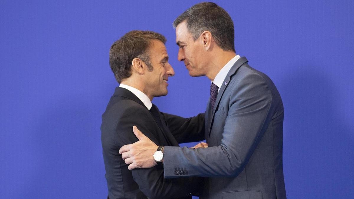 ¿Un Francés en el Consejo de Ministros? El PP SE Revuelve Contra El Tratado de Amistad Con Francia