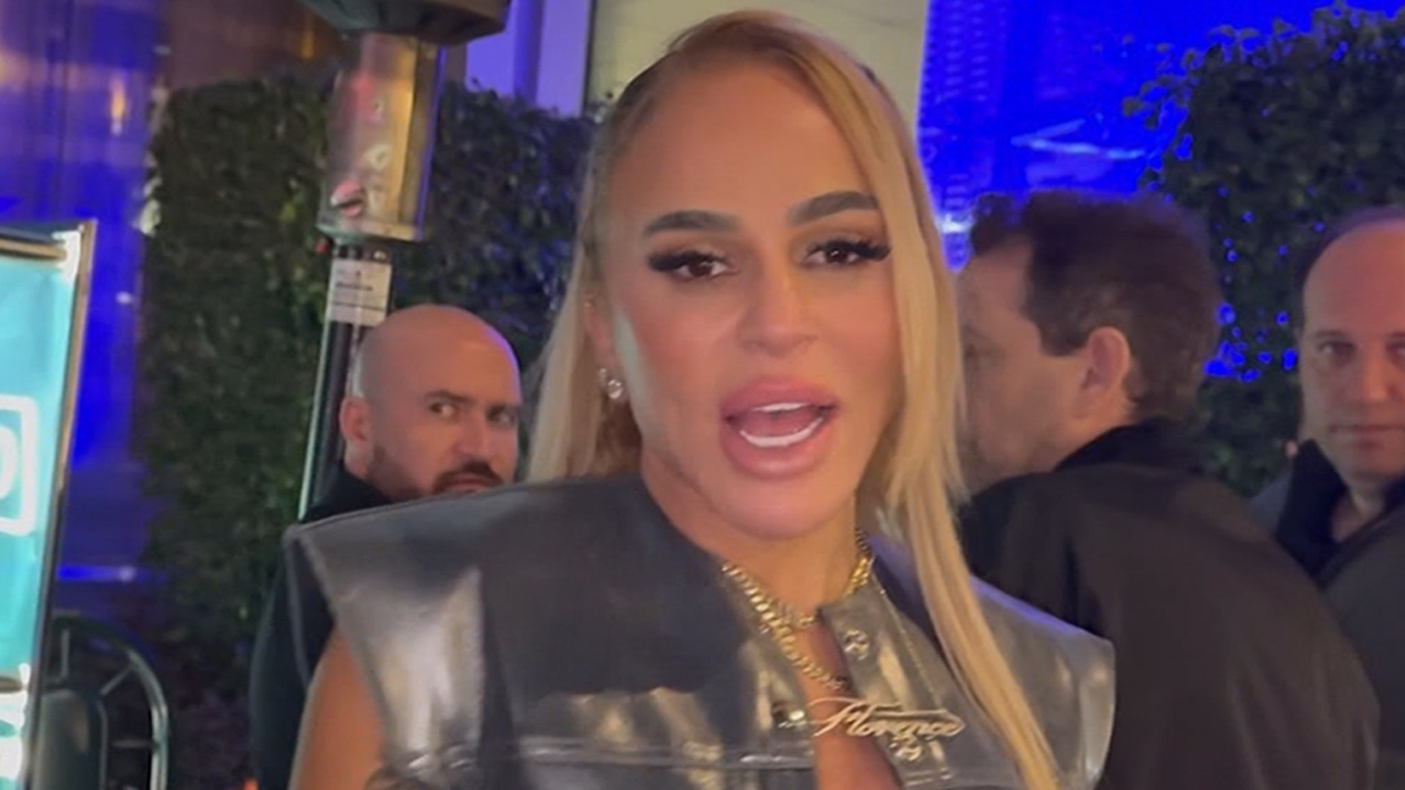 La mamá bebé de Scott Storch defiende su rant racista, “Yo era un objetivo”