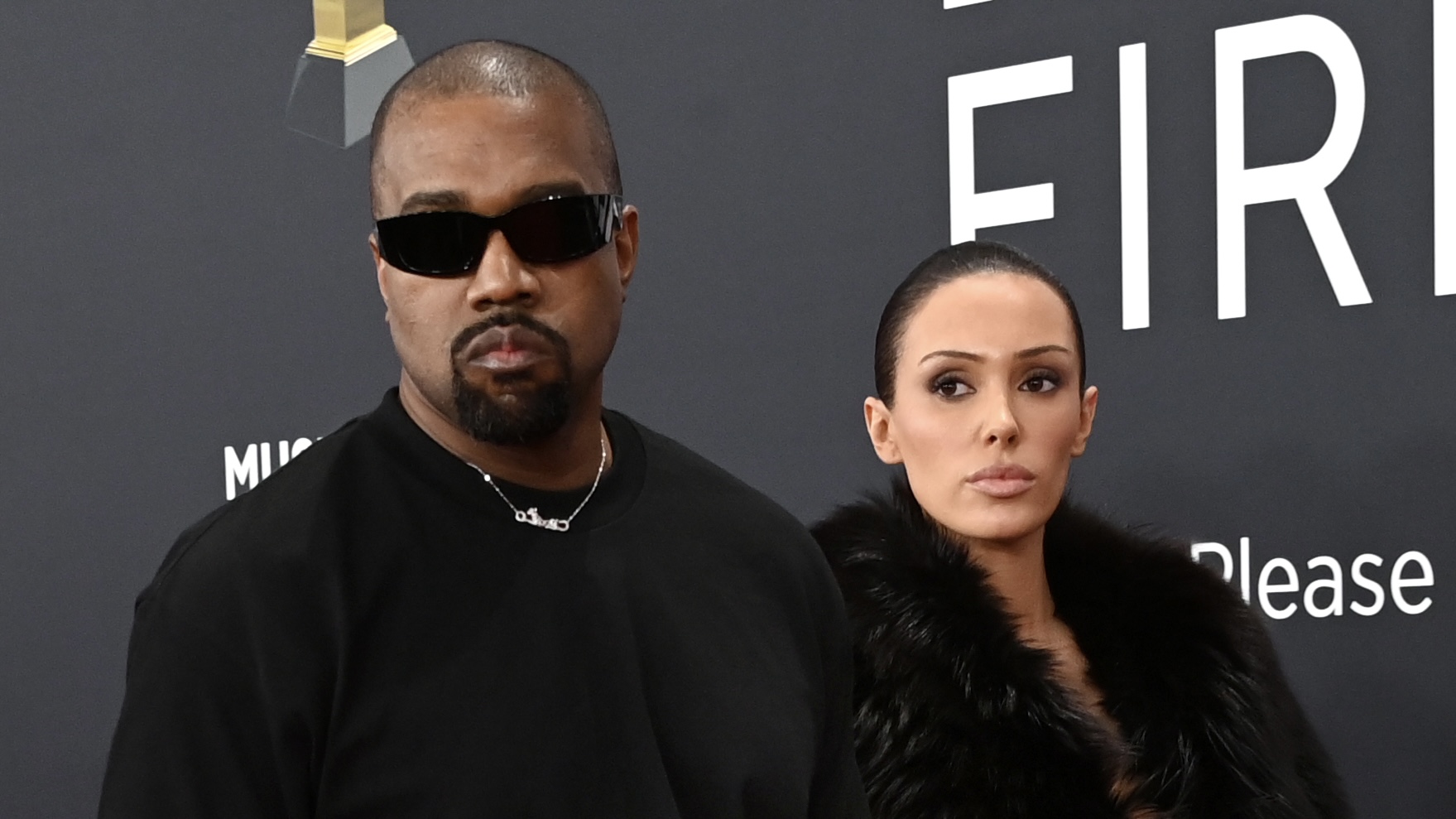 Lo bares todo en la alfombra roja de Grammys con ye