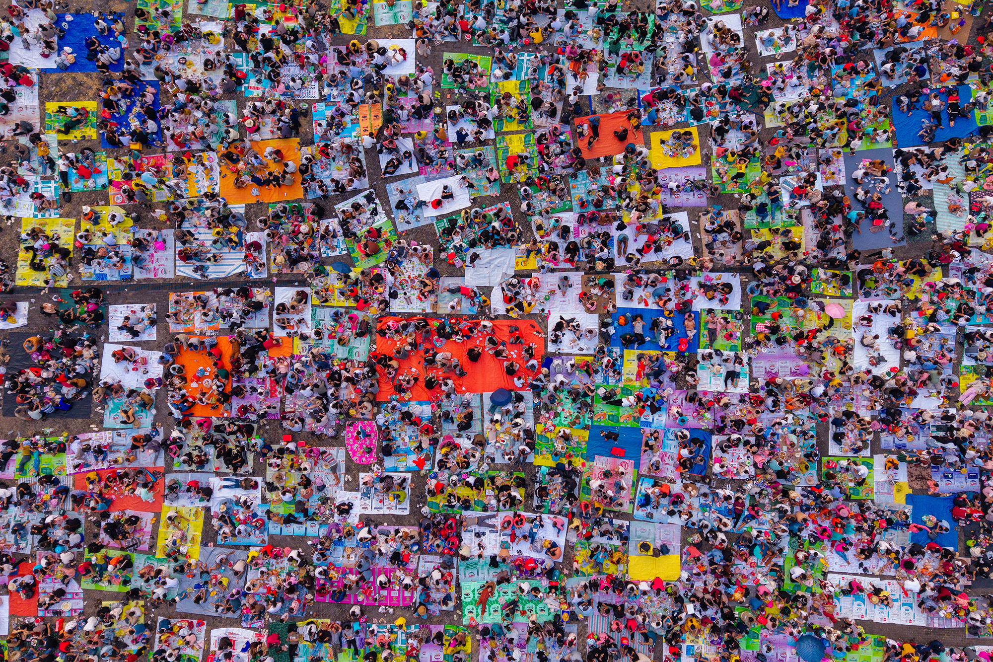 La peregrinación masiva acude en masa a Ba den Mountain, Tay Ninh al comienzo del Año Nuevo Lunar