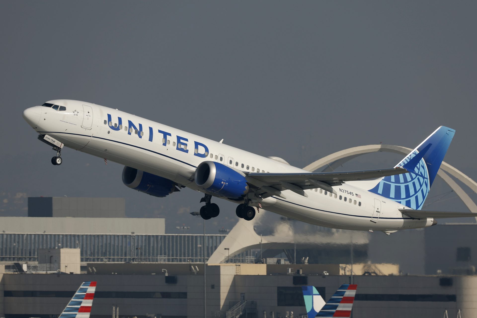 United Airlines Avine evacuado después de incendiar antes del despegue
