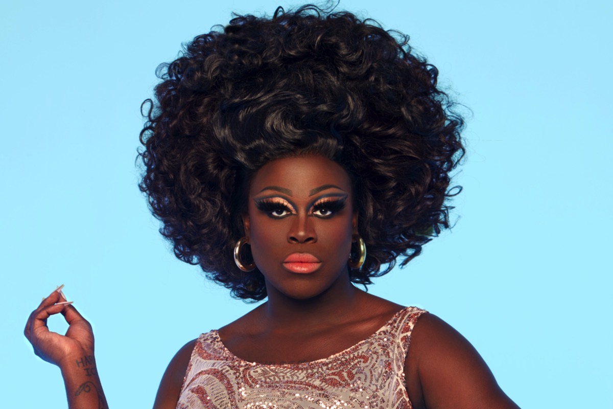 Bob the Drag Queen demuestra que la lectura es fundamental con un nuevo libro