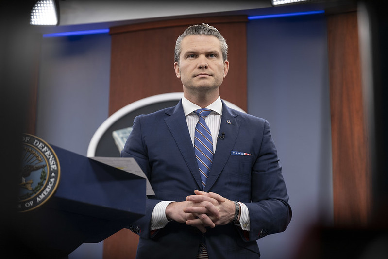 Masacre del viernes por la noche: Hegseth dispara al alto oficial de la Armada y al vicepresidente de la Fuerza Aérea | El experto de la puerta de entrada
