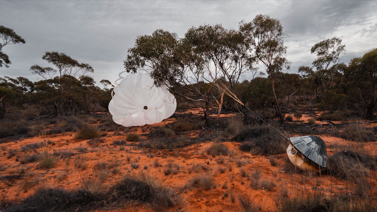 Varda Space Capsule regresa a la Tierra en el primer aterrizaje comercial en Australian Outback (Fotos)