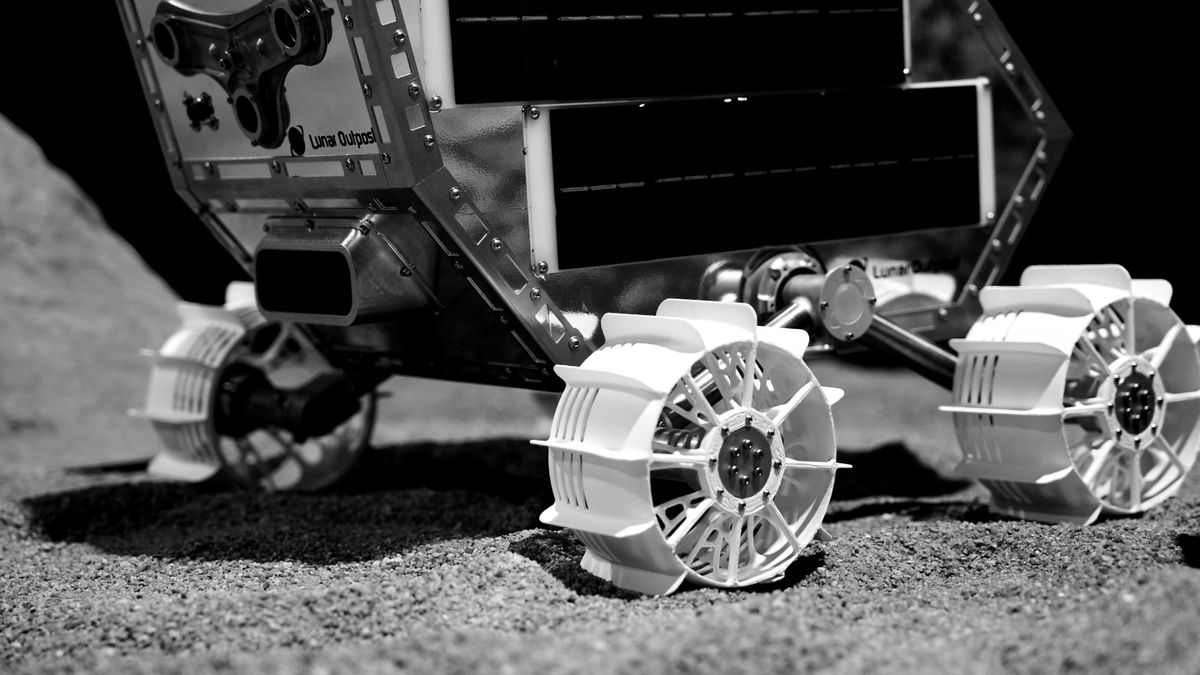 El primer rover lunar robótico estadounidense se prepara para aterrizar en la luna hoy