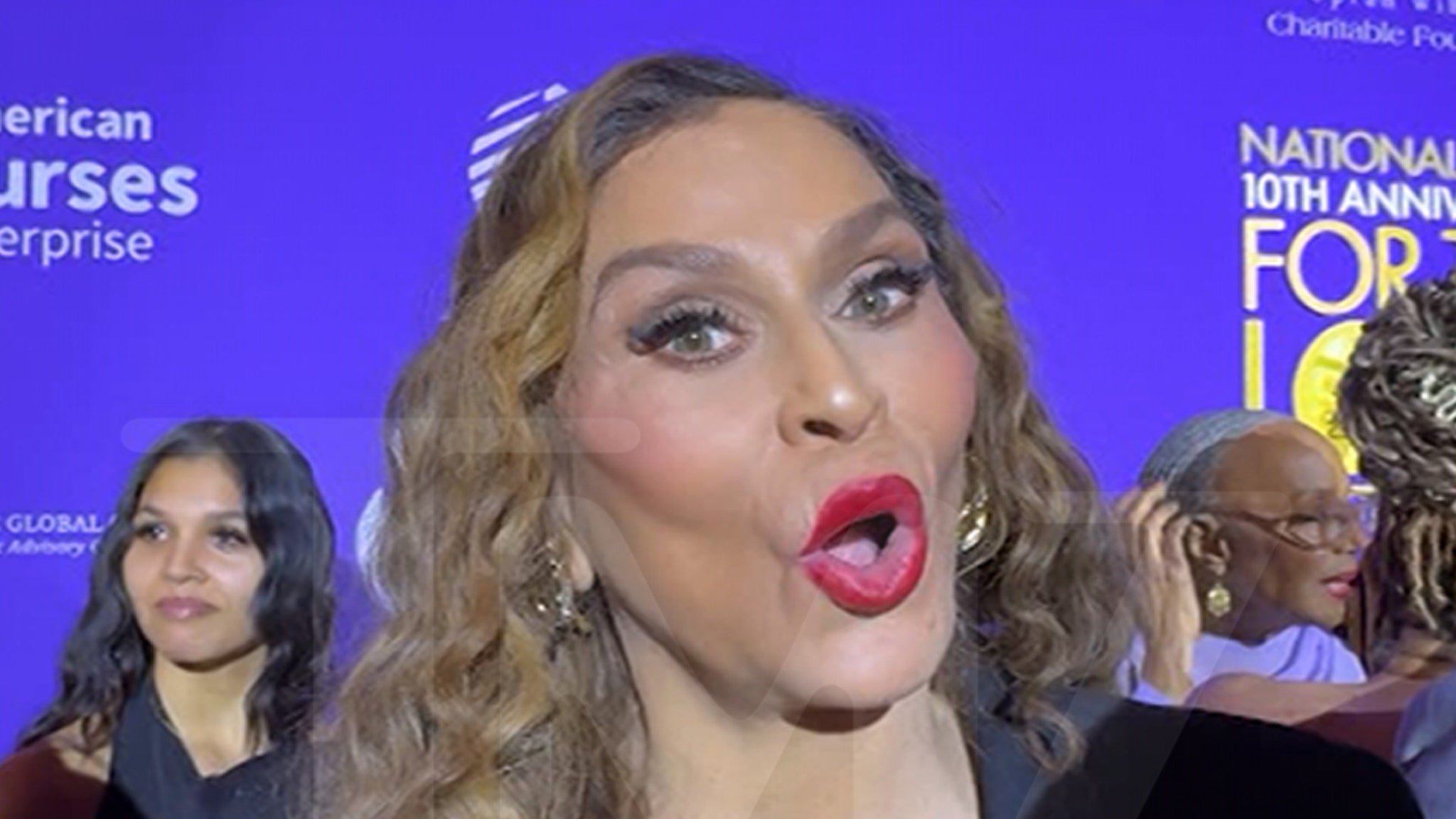 Tina Knowles dice que no saldrá con nadie más joven que ella