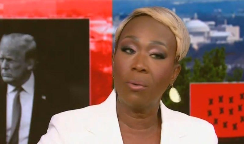 ¿MSNBC canceló Joy Reid para complacer a Donald Trump?