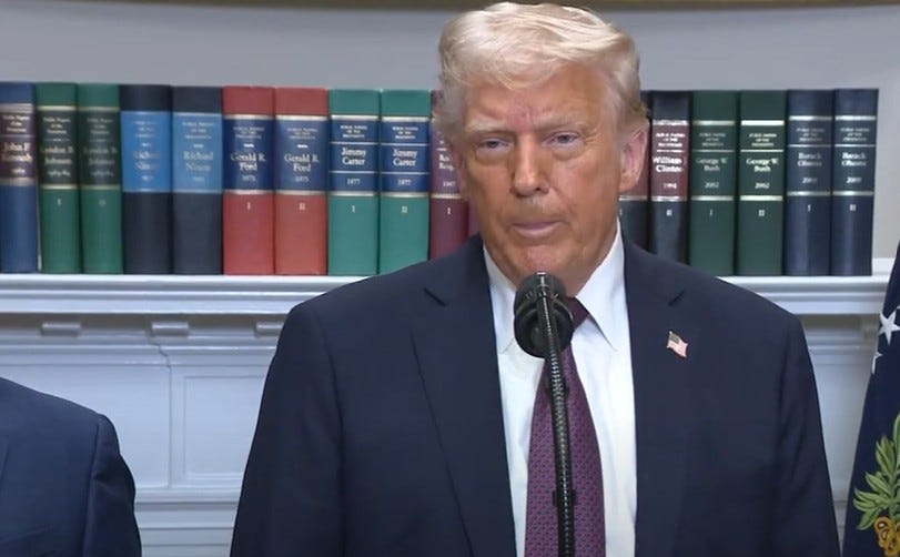 La respuesta de Trump a su administración enviando mensajes de texto a los planes de guerra a un periodista fue un desastre épico