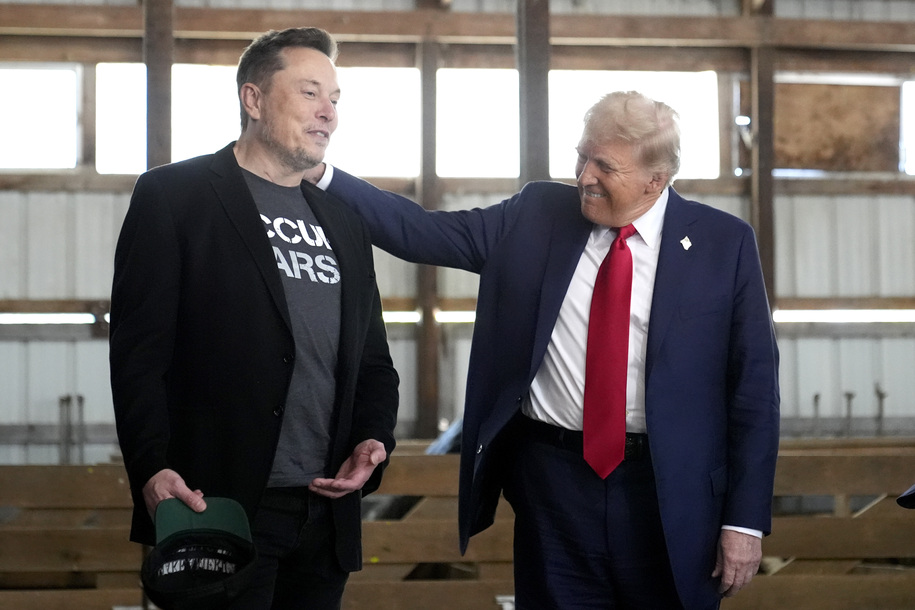 Elon Musk está soplando $ 1 millón en anuncios de televisión para masajear el ego de Trump