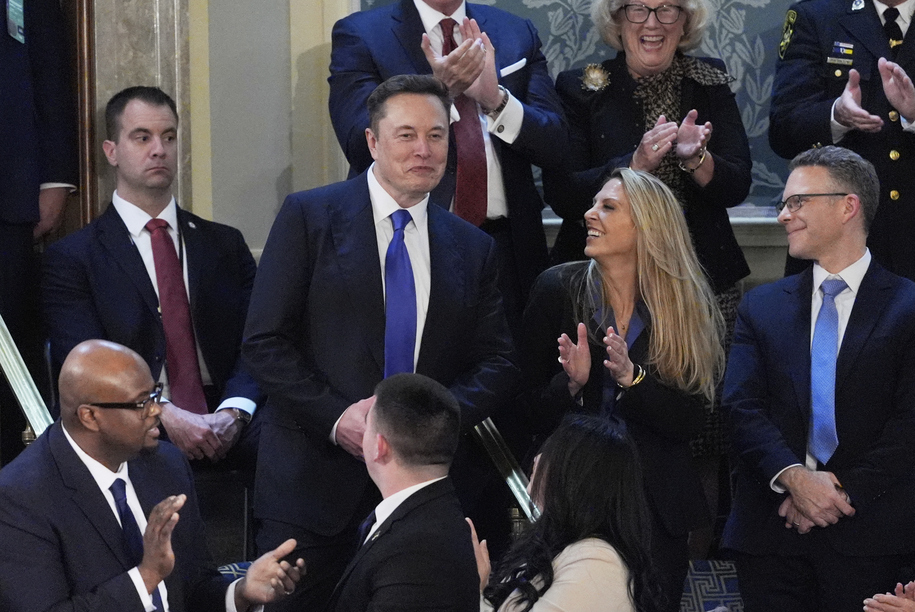 Trump dice accidentalmente que Elon Musk debería ser despedido