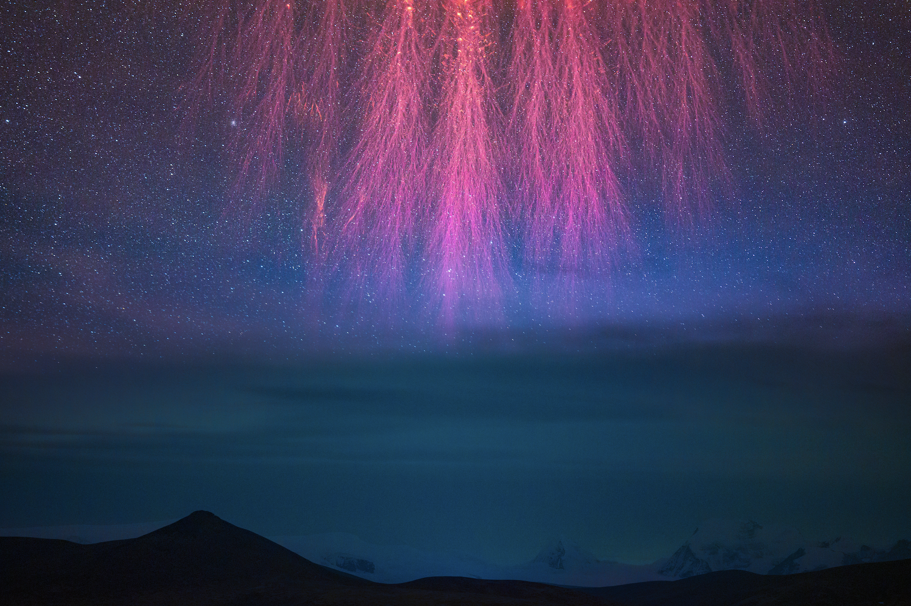 Mira mientras este raro Red Sprite golpea sobre el Himalaya