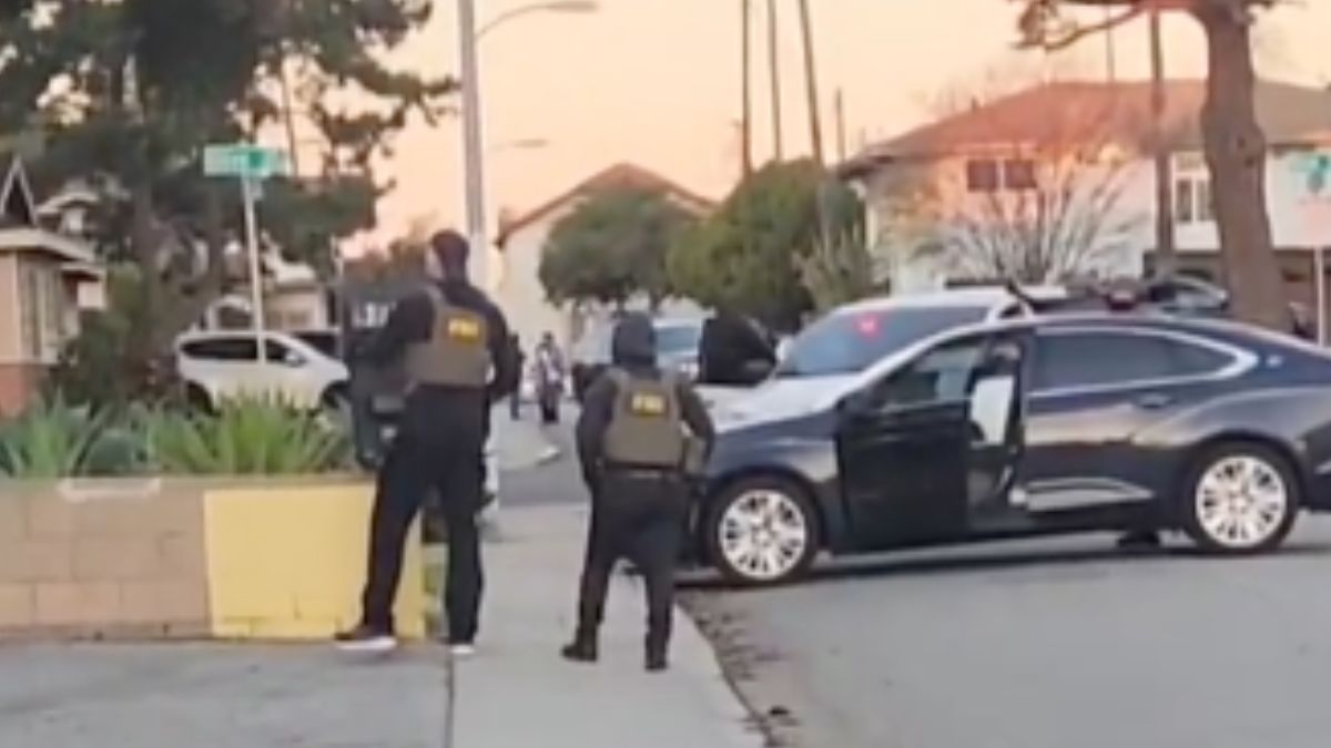 A pesar de la oposición de California, ICE, agentes federales que arrestaron criminales violentos