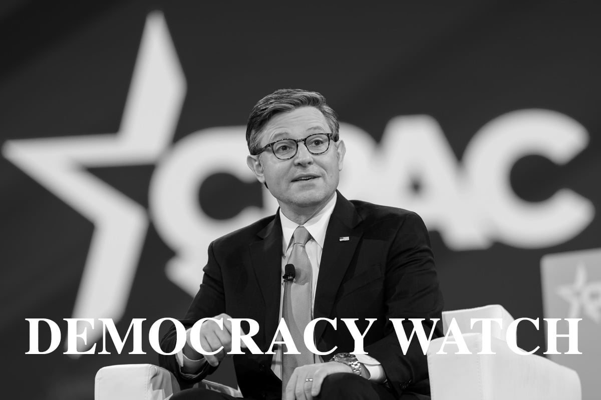 Mike Johnson cree que Volodymyr Zelensky puede tener que renunciar después de un intercambio ardiente con Trump, Alexandria Ocasio-Cortez está luchando, y más