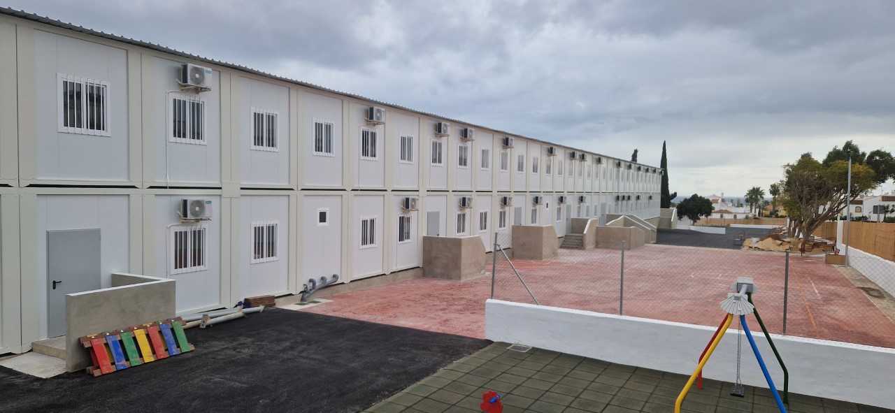 La ira crece a medida que la tercera escuela de Orihuela Costa se retrasó una vez más