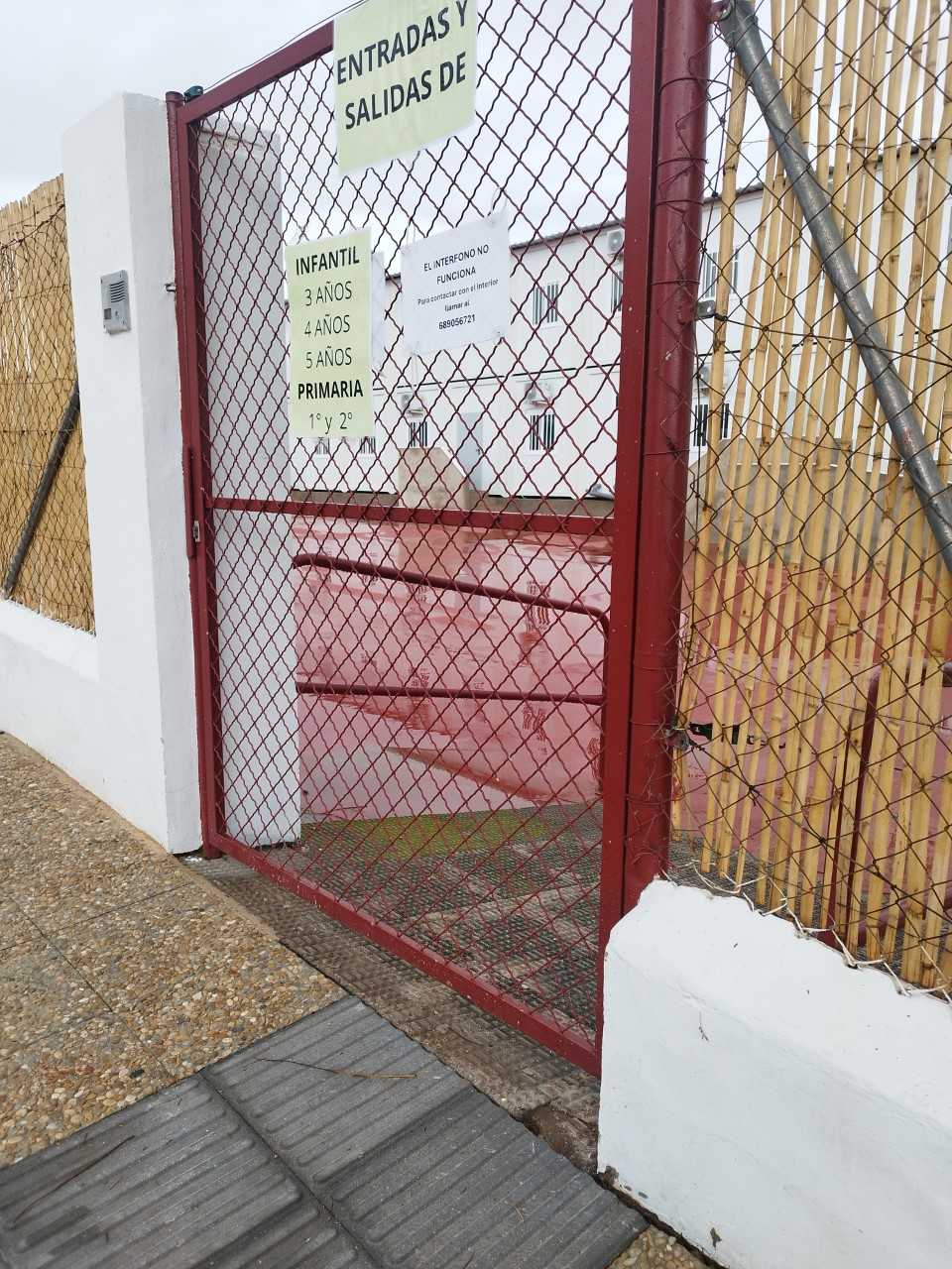 PSOE critica la apertura caótica de la tercera escuela en Orihuela Costa