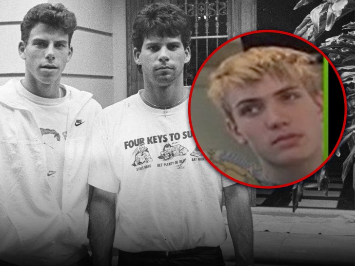 Adolescente acusado en el brutal homicidio de mamá impresionado por Menéndez Bros Doc, dicen los policías