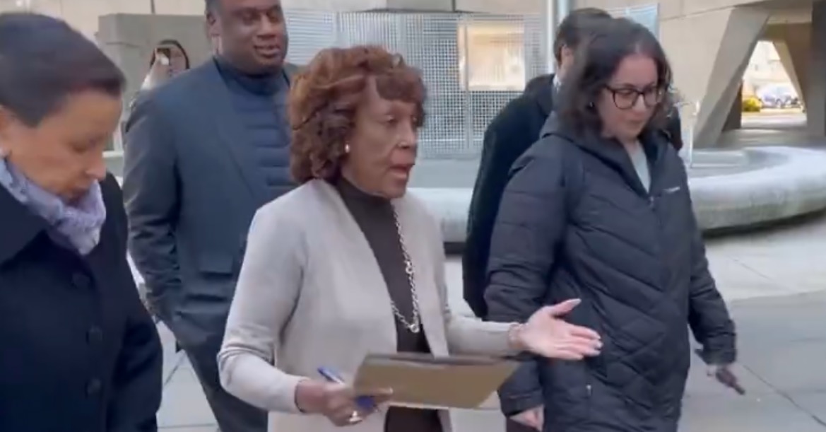 Reloj: El perro de ataque demócrata superior Maxine Waters intenta asaltar el edificio HUD para protestar contra los cortes de dux – Hud Spox responde con fuego | El experto de la puerta de entrada
