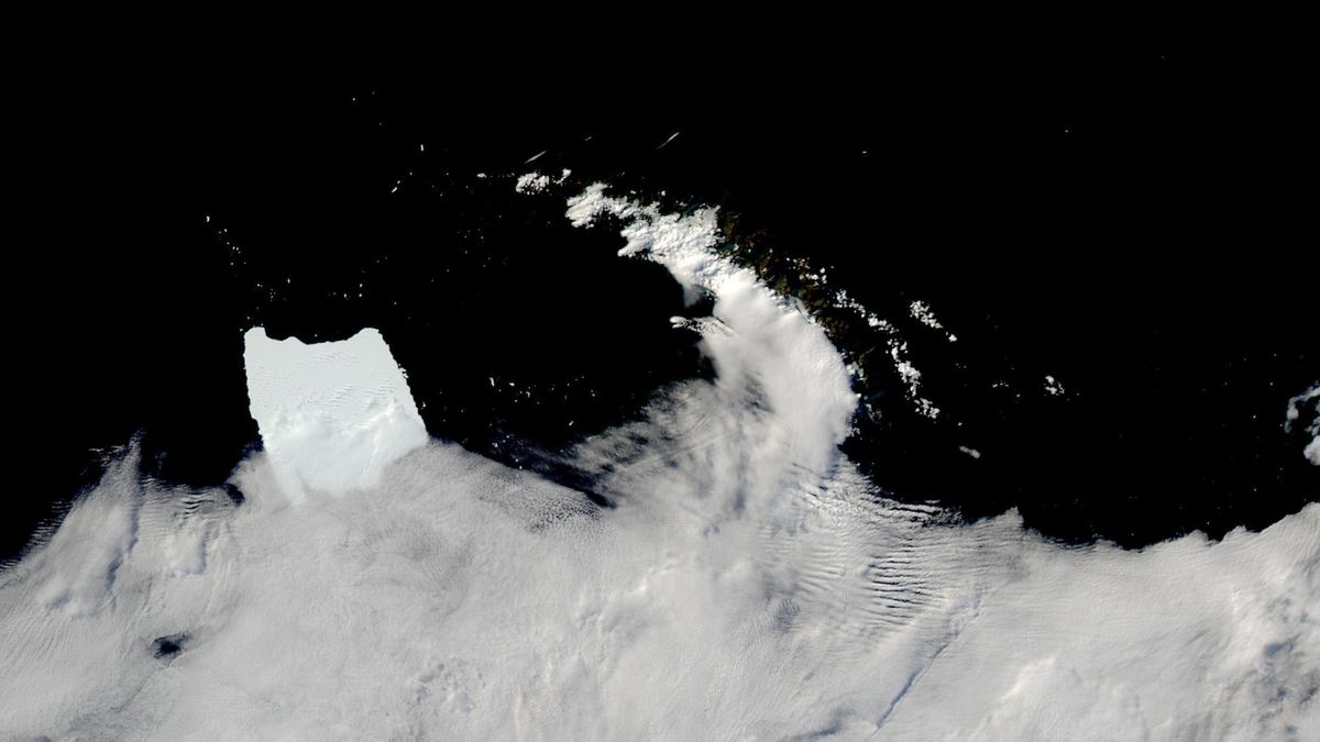 El iceberg más grande del mundo se encallan en el Atlántico Sur después de un viaje de 1,200 millas (fotos satelitales)