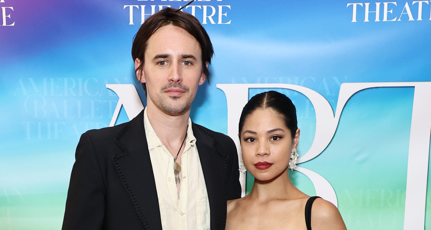 ¡Las estrellas de Broadway Reeve Carney y Eva Noblezada están comprometidas!