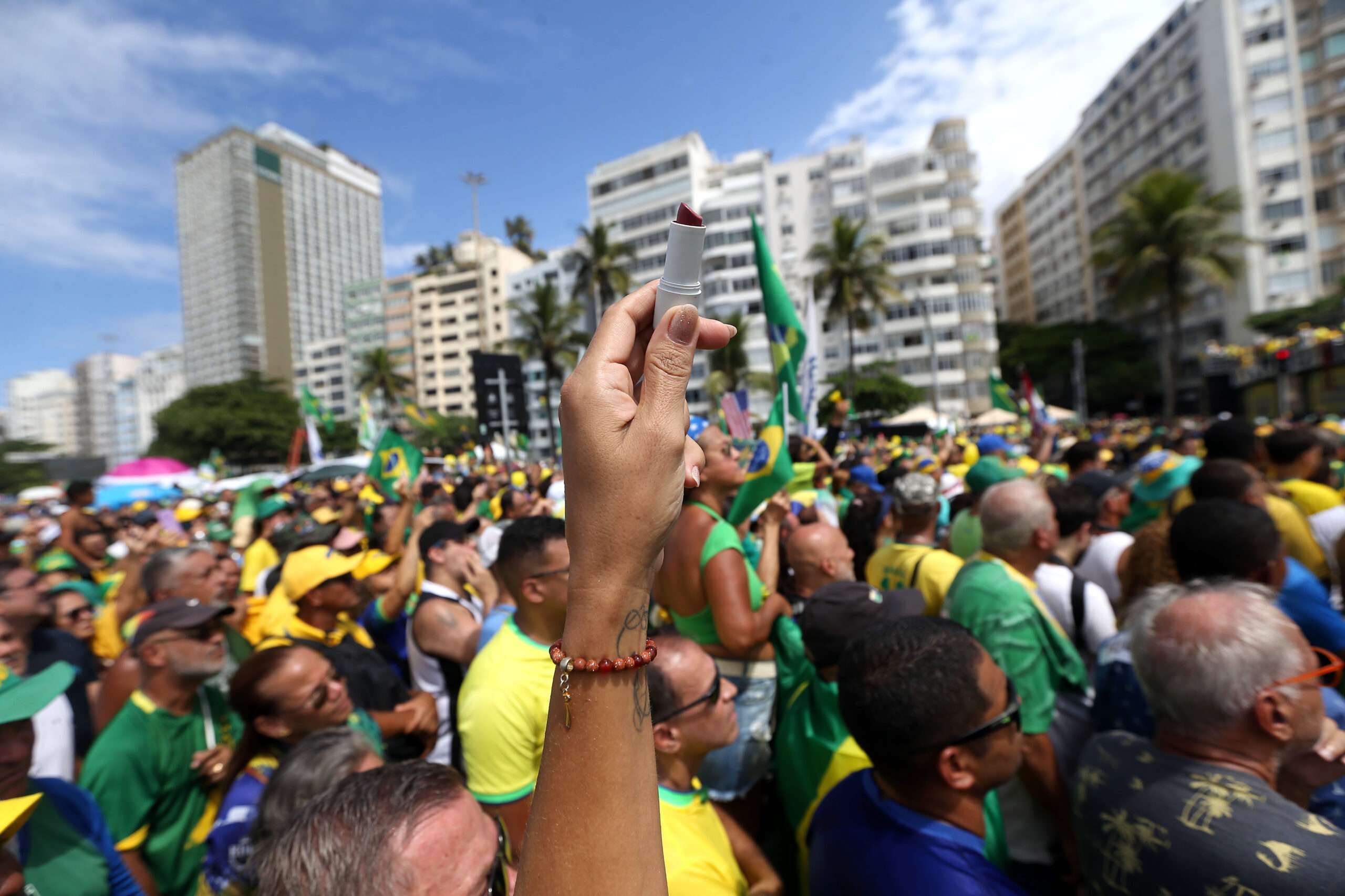 Brasil sentenció a una mujer a 14 años por graffiti de lápiz labial