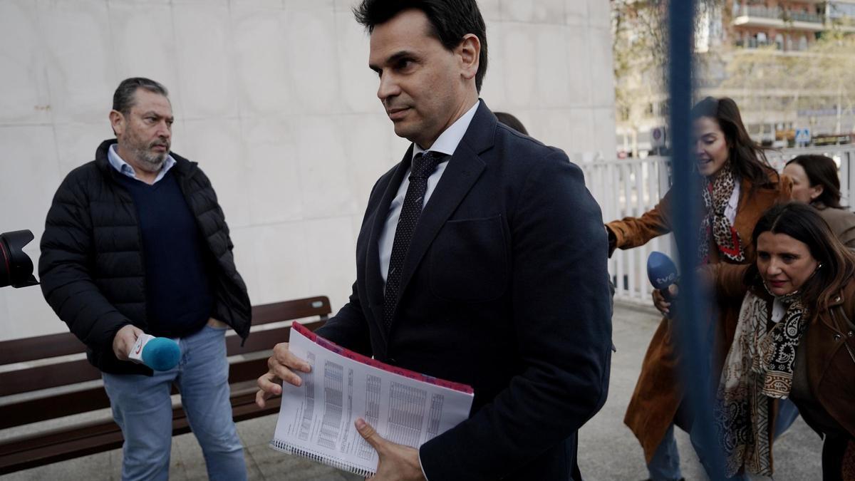 Novio de Ayuso | La Pareja de Ayuso Llega A Declarar por corrupciónis en Los Negocios y Su Relación Con Quirón