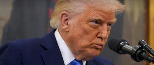 Trump parece ser demasiado estúpido para saber que su personal le está mintiendo sobre las decisiones de la Corte Suprema.