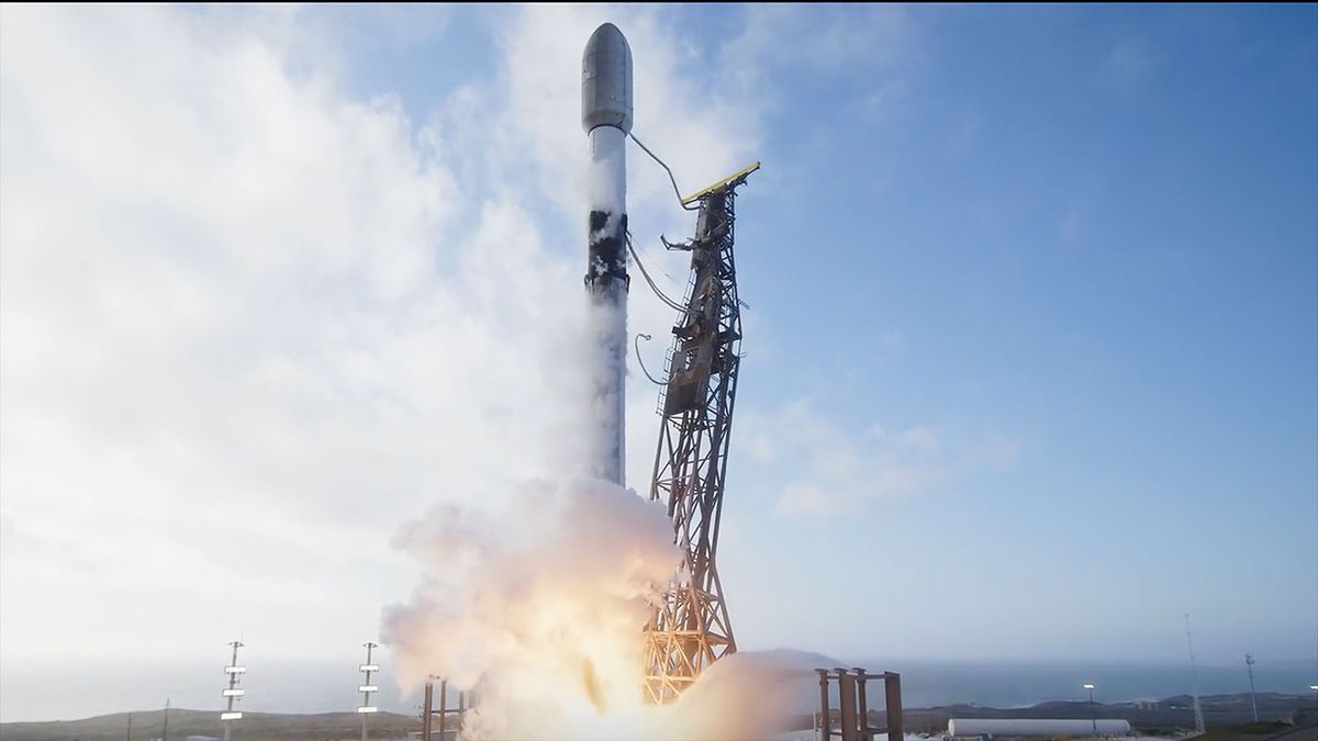SpaceX lanza 27 satélites Starlink para órbita desde California
